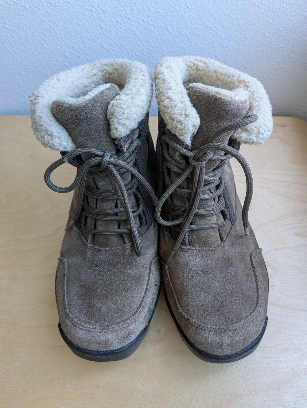 SOREL Waterfall Low Lace Waterproof Suede Winter Boots Brown Women's 8 Flawed